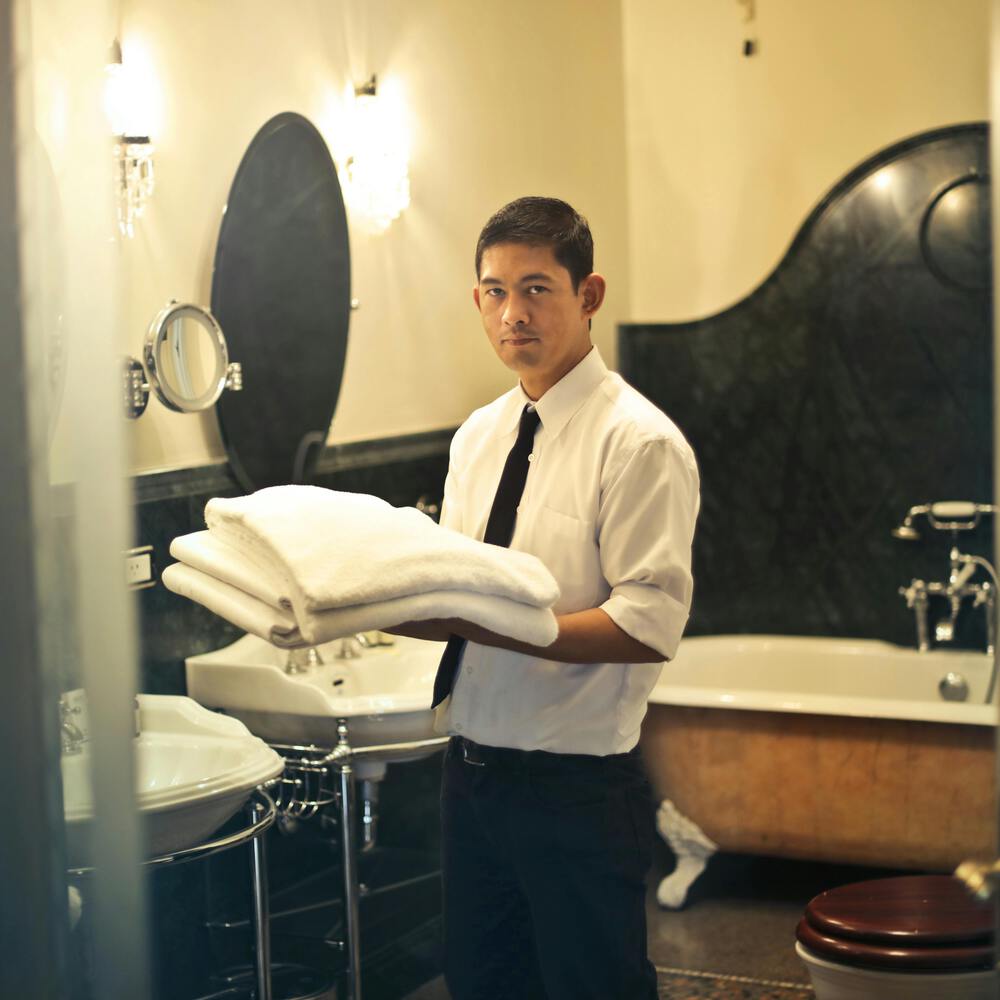 Công việc của quản lý spa giữ không gian sạch đẹp, thoải mái