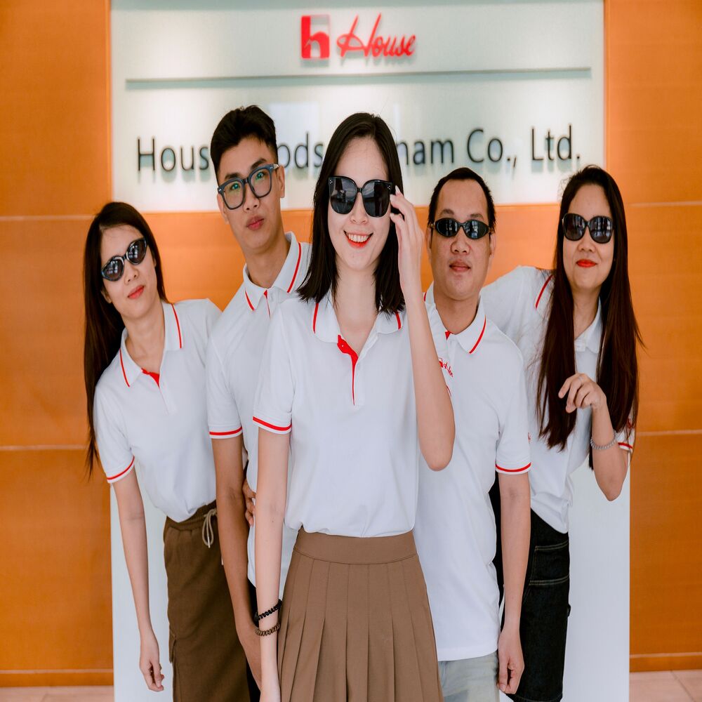 : Đội ngũ nhân viên thẩm mỹ viện chuyên nghiệp, vui vẻ và tận tâm với khách hàng