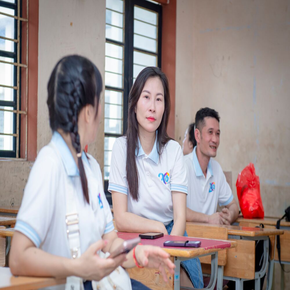 Học viên spa đang luyện tập kỹ năng giao tiếp và tư vấn với bạn học