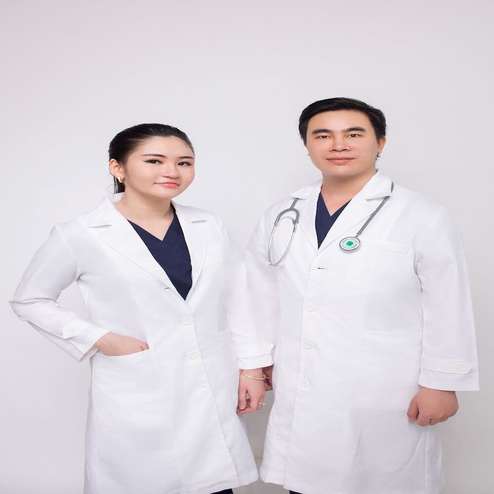 So sánh đội ngũ nhân sự – kỹ thuật viên spa và bác sĩ thẩm mỹ viện