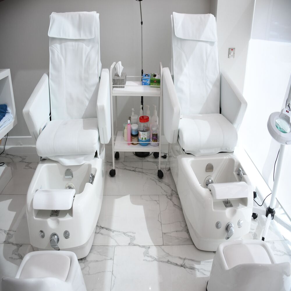 So sánh trang thiết bị – máy móc không xâm lấn tại spa và máy công nghệ cao tại thẩm mỹ viện