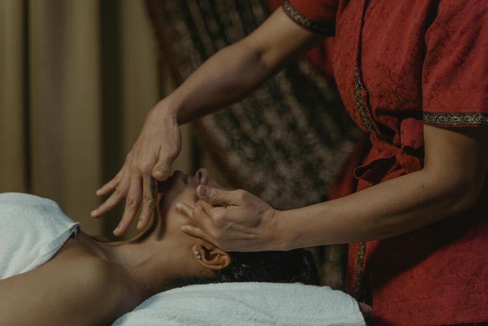 Spa mặt massage nhẹ nhàng, thư thái