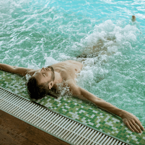 Trị liệu bằng nước và nhiệt độ giúp thư giãn cơ bắp và cải thiện lưu thông máu