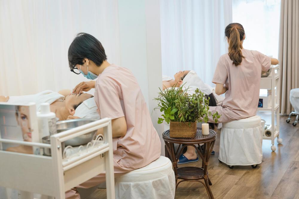 Vận hành spa đón khách niềm nở, thân thiện